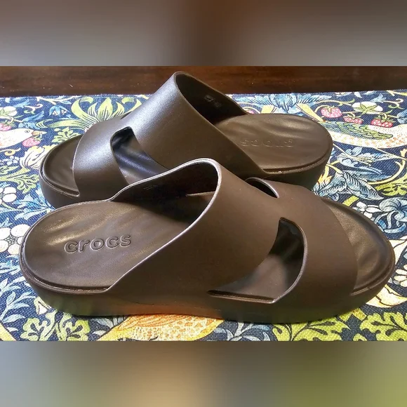 New & Never Worn: CROCS GETAWAY Platform H-Strap Sandal Size 9 Brown - Picture 6 of 6